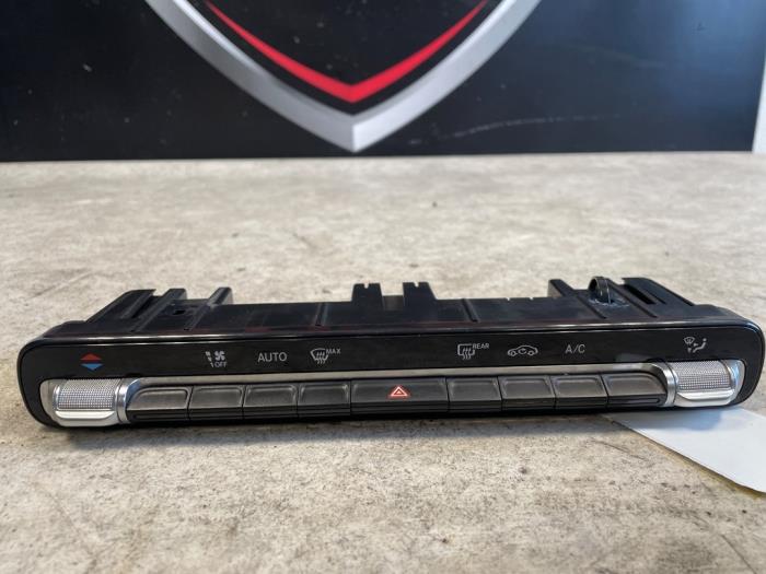 Luftkonditionering, kontrollpanel från en Mercedes-Benz A Limousine (177.1) 1.5 A-180d 2019