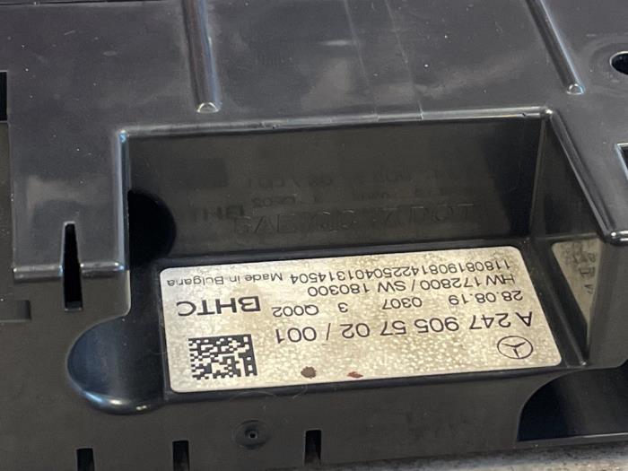 Luftkonditionering, kontrollpanel från en Mercedes-Benz A Limousine (177.1) 1.5 A-180d 2019