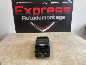 Begagnade Mittkonsol Mercedes C (W206) C-200 1.5 EQ Boost 4-Matic Pris på förfrågan erbjuds av Express Autodemontage