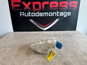 Używane Zbiornik spryskiwacza przód Peugeot 108 1.0 12V Cena € 60,00 Procedura marży oferowane przez Express Autodemontage