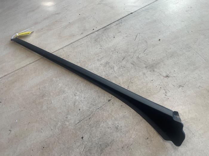 Ram, framruta från en Mercedes-Benz C Estate (S206) C-200 1.5 EQ Boost 2024