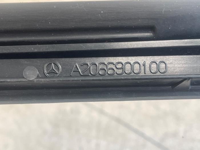 Ram, framruta från en Mercedes-Benz C Estate (S206) C-200 1.5 EQ Boost 2024