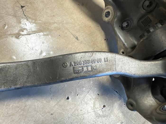 Spindel, vänster fram från en Mercedes-Benz C Estate (S206) C-200 1.5 EQ Boost 2024