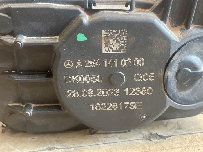 Spjällhus från en Mercedes-Benz C Estate (S206) C-200 1.5 EQ Boost 2024