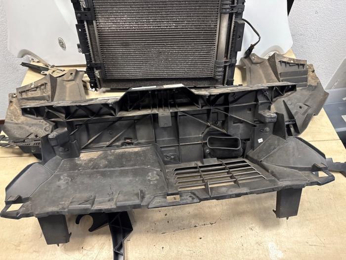 Front (komplett) från en Peugeot Expert (V1/VA/VB/VE/VF/VT/VY) 1.6 Blue HDi 95 16V 2019