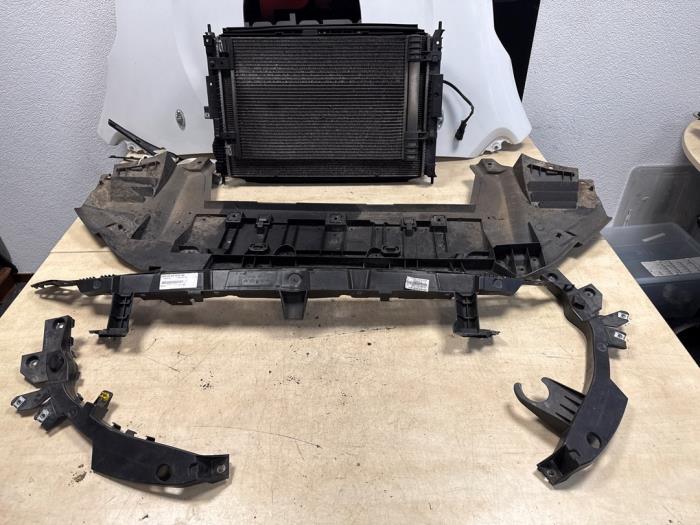 Front (komplett) från en Peugeot Expert (V1/VA/VB/VE/VF/VT/VY) 1.6 Blue HDi 95 16V 2019