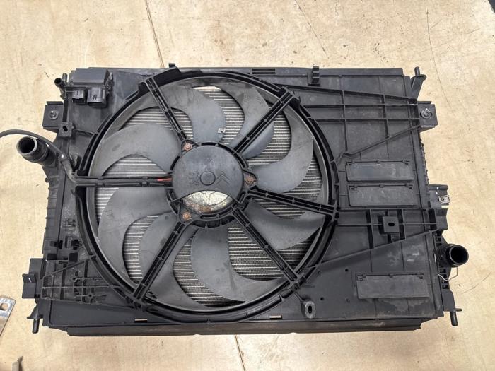 Front (komplett) från en Peugeot Expert (V1/VA/VB/VE/VF/VT/VY) 1.6 Blue HDi 95 16V 2019