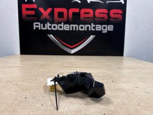 Begagnade Stötfångarfäste, vänster fram Ford Focus 4 Wagon 1.5 EcoBlue 120 Pris € 28,00 Marginaltabell erbjuds av Express Autodemontage