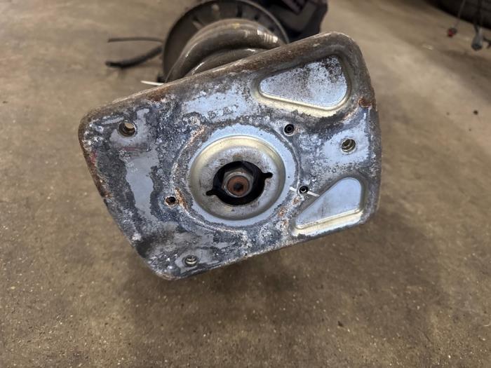 Främre upphängning, vänster från en Peugeot Expert (V1/VA/VB/VE/VF/VT/VY) 1.6 Blue HDi 95 16V 2019