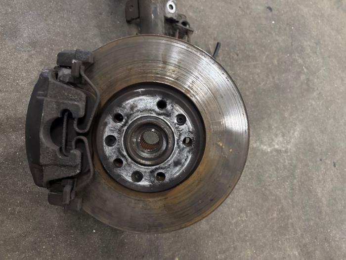 Främre upphängning, vänster från en Peugeot Expert (V1/VA/VB/VE/VF/VT/VY) 1.6 Blue HDi 95 16V 2019