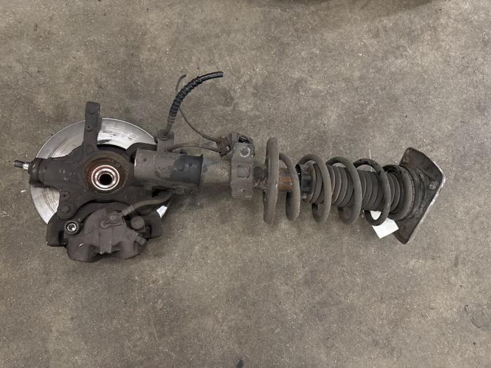 Främre upphängning, vänster från en Peugeot Expert (V1/VA/VB/VE/VF/VT/VY) 1.6 Blue HDi 95 16V 2019