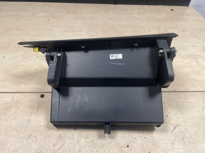 Handskfack från en Peugeot Expert (V1/VA/VB/VE/VF/VT/VY) 1.6 Blue HDi 95 16V 2019