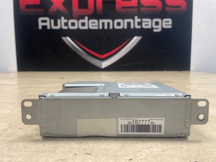 Kontrollenhet, multimedia från en Peugeot Expert (V1/VA/VB/VE/VF/VT/VY) 1.6 Blue HDi 95 16V 2019