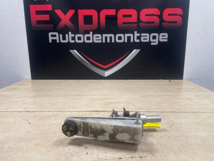 Huvudcylinder från en Peugeot Expert (V1/VA/VB/VE/VF/VT/VY) 1.6 Blue HDi 95 16V 2019