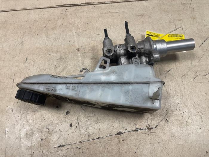 Huvudcylinder från en Peugeot Expert (V1/VA/VB/VE/VF/VT/VY) 1.6 Blue HDi 95 16V 2019