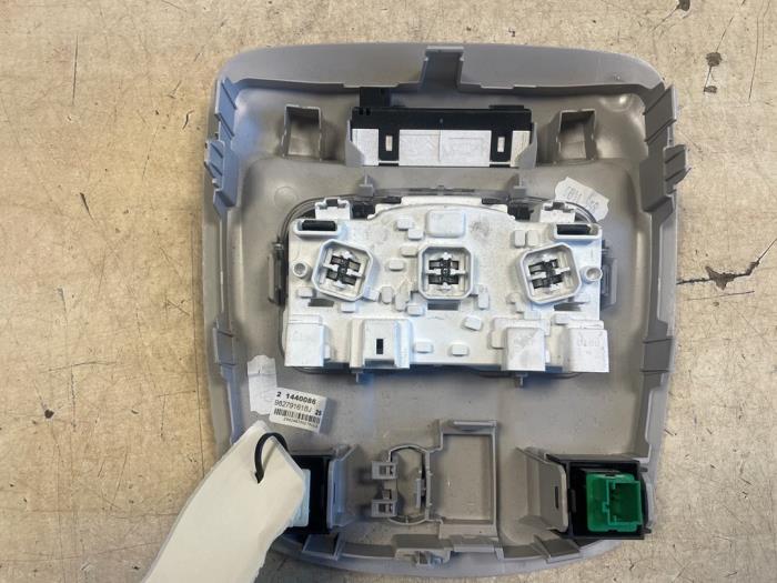 Innerbelysning, fram från en Peugeot Expert (V1/VA/VB/VE/VF/VT/VY) 1.6 Blue HDi 95 16V 2019