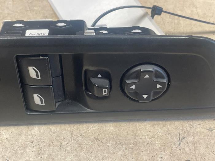 Flerfunktionsbrytare, fönster från en Peugeot Expert (V1/VA/VB/VE/VF/VT/VY) 1.6 Blue HDi 95 16V 2019