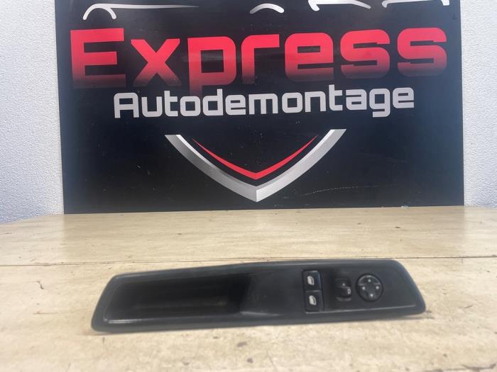 Flerfunktionsbrytare, fönster från en Peugeot Expert (V1/VA/VB/VE/VF/VT/VY) 1.6 Blue HDi 95 16V 2019