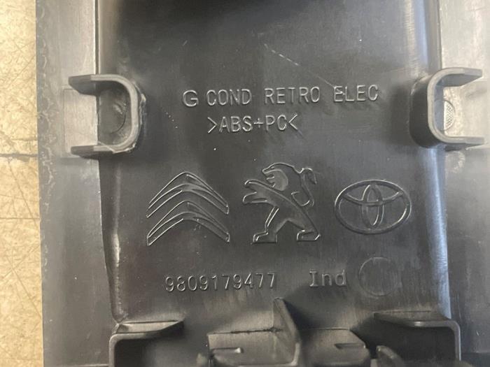 Flerfunktionsbrytare, fönster från en Peugeot Expert (V1/VA/VB/VE/VF/VT/VY) 1.6 Blue HDi 95 16V 2019