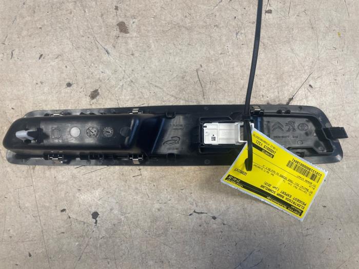 Brytare, eldrivna fönster från en Peugeot Expert (V1/VA/VB/VE/VF/VT/VY) 1.6 Blue HDi 95 16V 2019