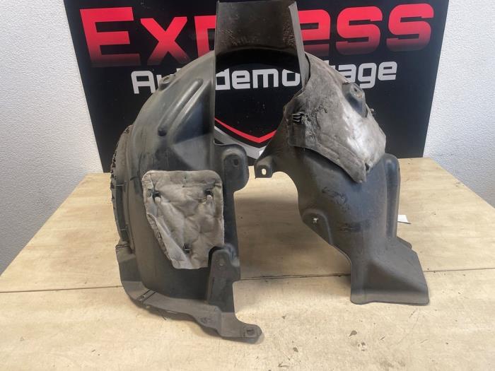 Isolering, hjulhus från en Peugeot Expert (V1/VA/VB/VE/VF/VT/VY) 1.6 Blue HDi 95 16V 2019