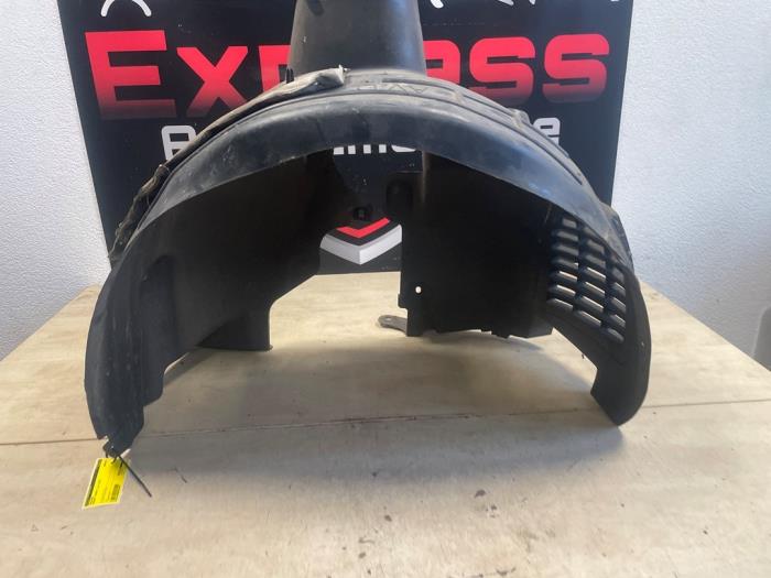 Isolering, hjulhus från en Peugeot Expert (V1/VA/VB/VE/VF/VT/VY) 1.6 Blue HDi 95 16V 2019