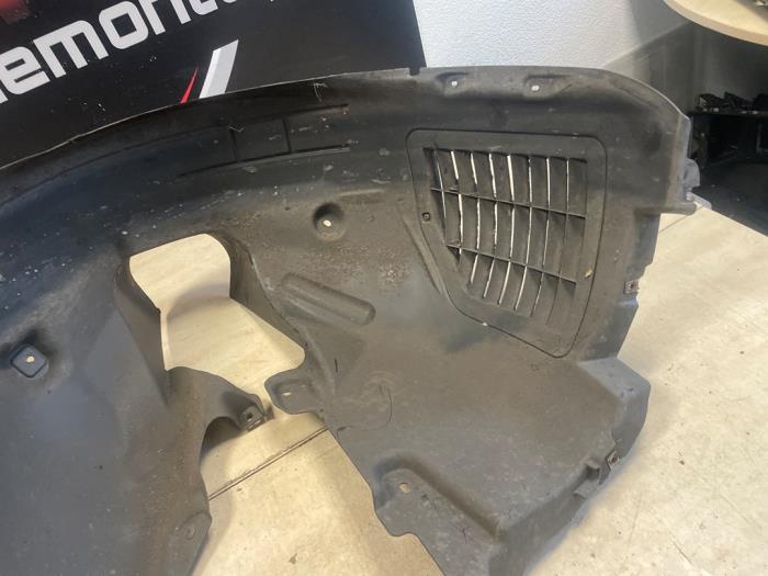 Isolering, hjulhus från en Peugeot Expert (V1/VA/VB/VE/VF/VT/VY) 1.6 Blue HDi 95 16V 2019