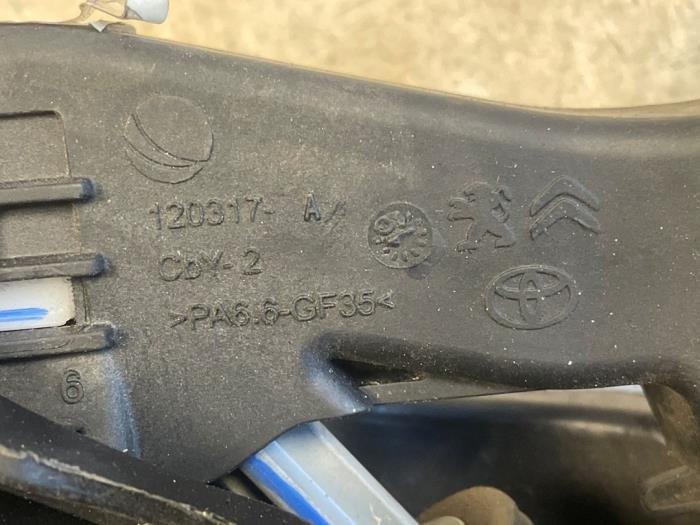 Kopplingspedal från en Peugeot Expert (V1/VA/VB/VE/VF/VT/VY) 1.6 Blue HDi 95 16V 2019