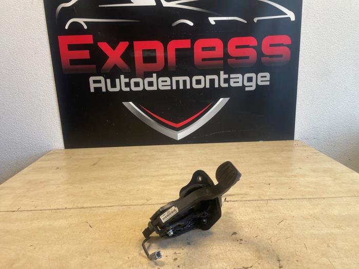 Kopplingspedal från en Peugeot Expert (V1/VA/VB/VE/VF/VT/VY) 1.6 Blue HDi 95 16V 2019