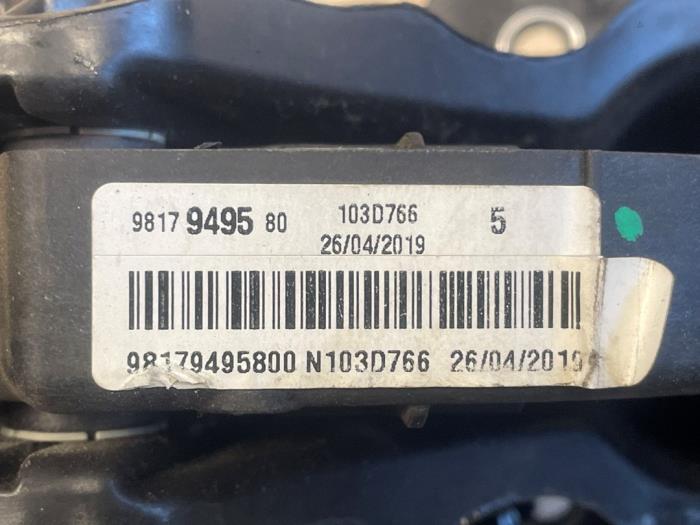 Kopplingspedal från en Peugeot Expert (V1/VA/VB/VE/VF/VT/VY) 1.6 Blue HDi 95 16V 2019