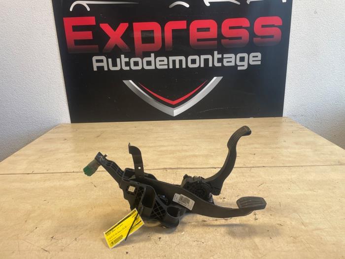 Set med pedaler från en Peugeot Expert (V1/VA/VB/VE/VF/VT/VY) 1.6 Blue HDi 95 16V 2019