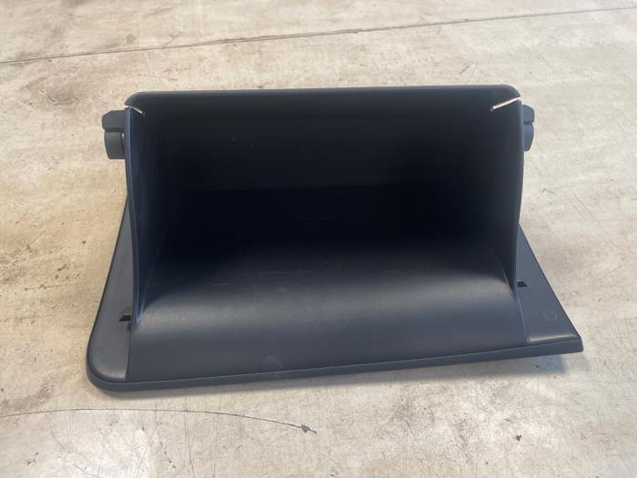 Handskfack från en Kia Picanto (JA) 1.0 12V 2017