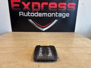 Używane Oswietlenie wewnetrzne przód Mercedes CLA Shooting Brake (118.6) 1.3 CLA-250 e Turbo 16V Cena € 90,00 Procedura marży oferowane przez Express Autodemontage