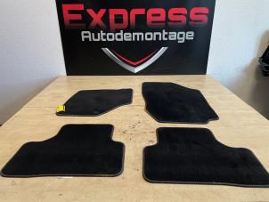 Używane Zestaw dywaników Peugeot 3008 III 1.2 12V Hybrid 136 Cena € 125,00 Procedura marży oferowane przez Express Autodemontage