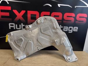 Gebruikte Hitteschild uitlaat Peugeot 3008 Prijs op aanvraag aangeboden door Express Autodemontage