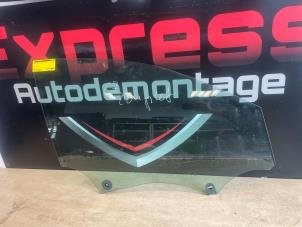 Gebruikte Portierruit 4Deurs rechts-voor Peugeot 3008 Prijs € 80,00 Margeregeling aangeboden door Express Autodemontage