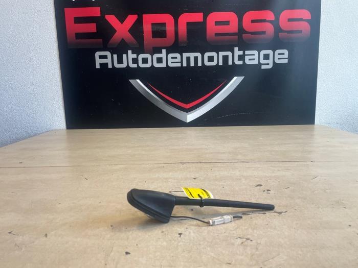 Antenn från en Peugeot Expert (V1/VA/VB/VE/VF/VT/VY) 1.6 Blue HDi 95 16V 2019