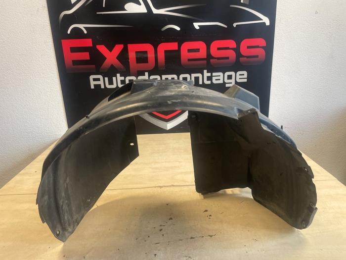 Isolering, hjulhus från en Opel Crossland (X) 1.2 Turbo 12V 2020