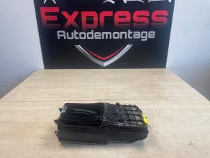 Begagnade Mittkonsol Mercedes C Estate (S206) C-200 1.5 EQ Boost Pris € 265,00 Marginaltabell erbjuds av Express Autodemontage