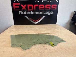 Używane Szyba drzwi prawych przednich wersja 4-drzwiowa Volkswagen Polo VI (AW1) 1.0 TSI 12V Cena € 35,00 Procedura marży oferowane przez Express Autodemontage