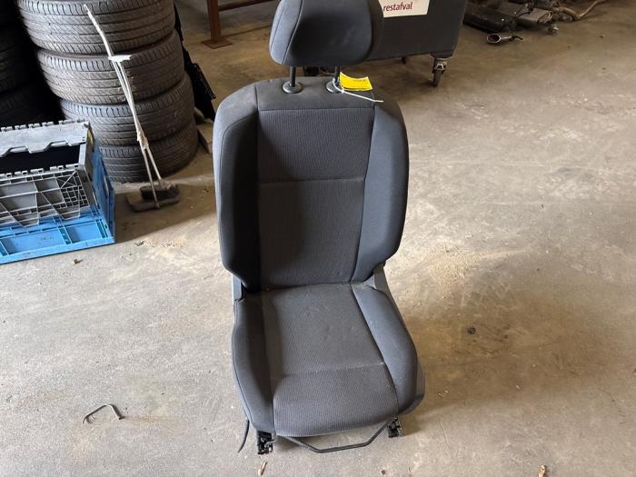 Stoel links van een Citroën Berlingo 1.6 BlueHDI 100 2021