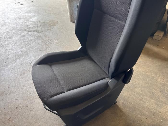 Stoel links van een Citroën Berlingo 1.6 BlueHDI 100 2021