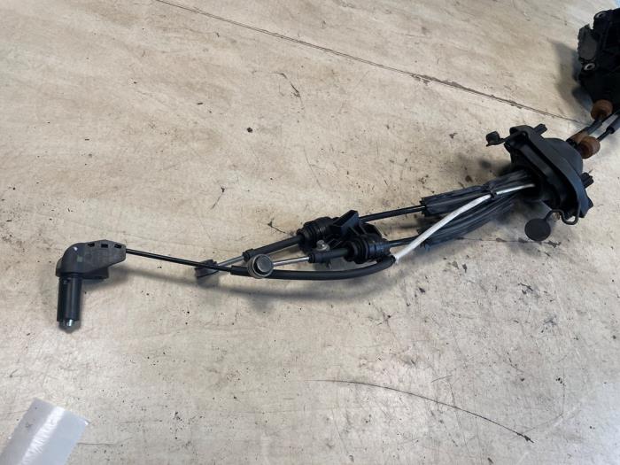 Växlingsmekanism från en Peugeot Expert (V1/VA/VB/VE/VF/VT/VY) 1.6 Blue HDi 95 16V 2019