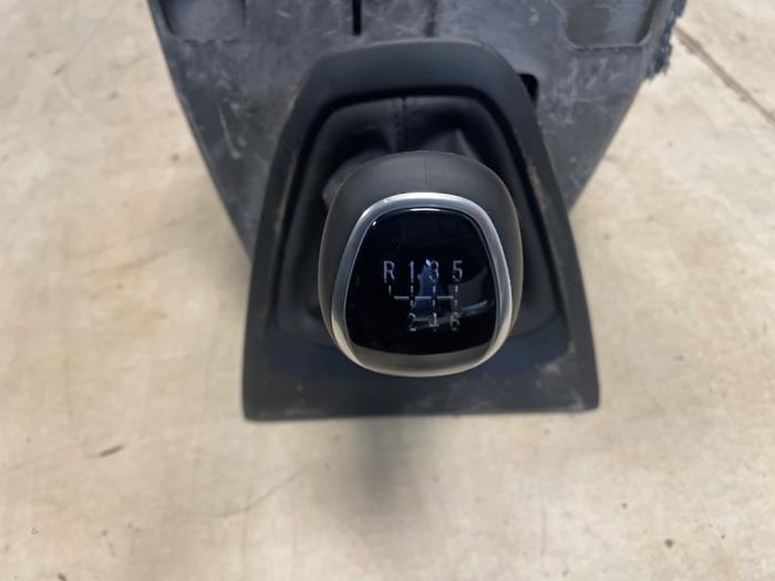 Växlingsmekanism från en Peugeot Expert (V1/VA/VB/VE/VF/VT/VY) 1.6 Blue HDi 95 16V 2019