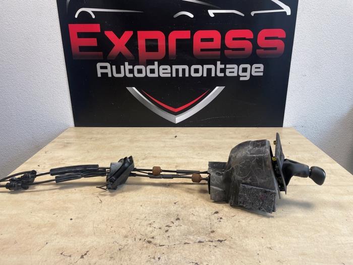 Växlingsmekanism från en Peugeot Expert (V1/VA/VB/VE/VF/VT/VY) 1.6 Blue HDi 95 16V 2019