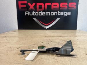 Begagnade Gångjärn, motorhuv Skoda Citigo 1.0 12V Pris € 30,00 Marginaltabell erbjuds av Express Autodemontage