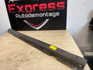 Begagnade Sidokjol, höger Ford Focus 4 1.0 Ti-VCT EcoBoost 12V 100 Pris € 49,00 Marginaltabell erbjuds av Express Autodemontage