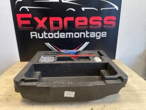 Gebruikte Banden reparatieset Landrover Range Rover Evoque (LVJ/LVS) 2.2 TD4 16V Prijs € 65,00 Margeregeling aangeboden door Express Autodemontage