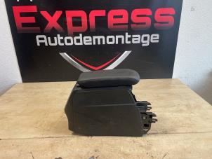 Używane Konsole srodkowe Peugeot 208 II (UB/UH/UP) 1.2 Hybrid 136 Cena € 70,00 Procedura marży oferowane przez Express Autodemontage