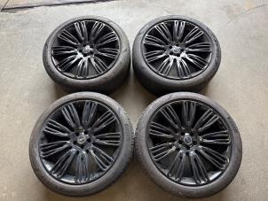 Gebruikte Velgen set + banden Landrover Range Rover Velar (LY) 2.0 D180 AWD Prijs € 1.500,00 Margeregeling aangeboden door Express Autodemontage